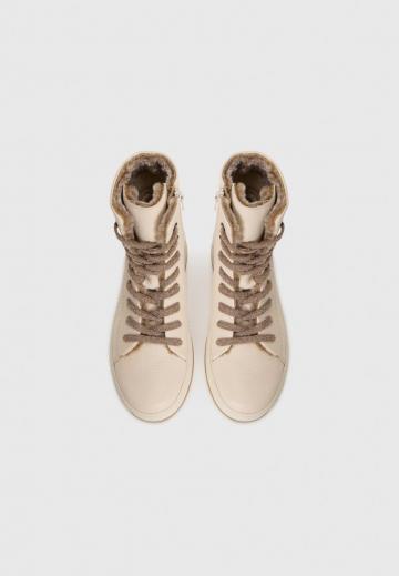 Ботинки на шнуровке