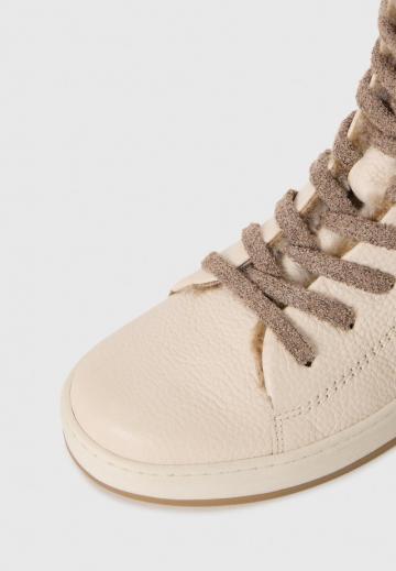 Ботинки на шнуровке