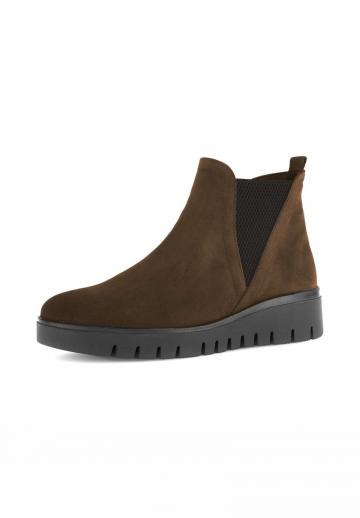 Сапожки на танкетке