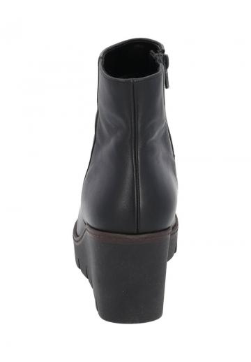 Сапожки на танкетке