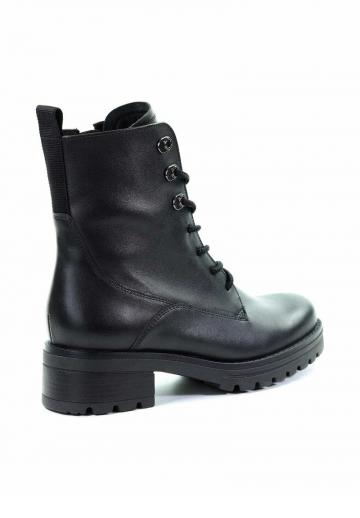Ботинки на шнуровке