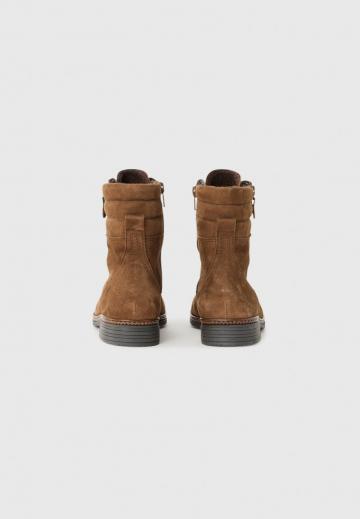 Ботинки на шнуровке