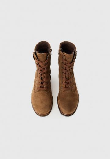 Ботинки на шнуровке