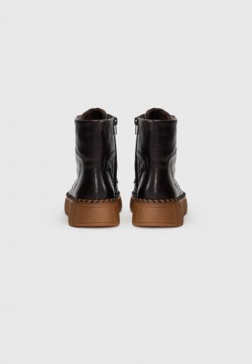 Ботинки на шнуровке