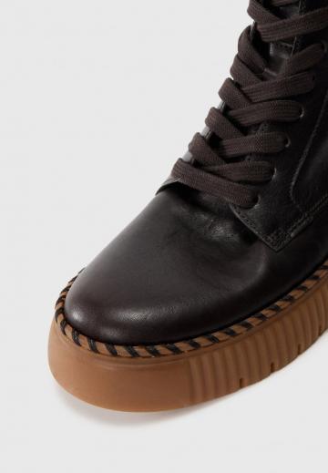 Ботинки на шнуровке