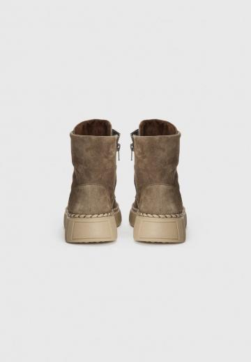 Ботинки на шнуровке