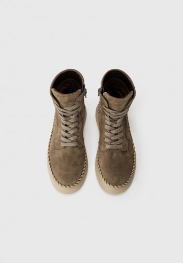 Ботинки на шнуровке