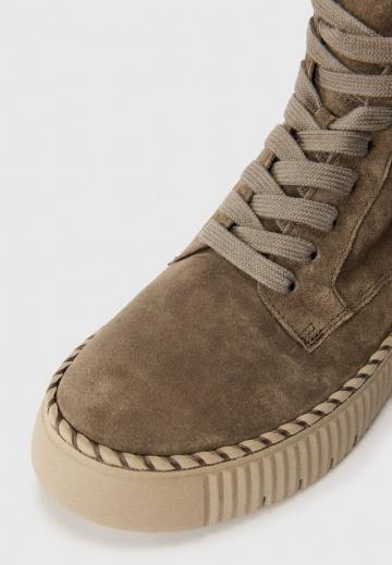 Ботинки на шнуровке