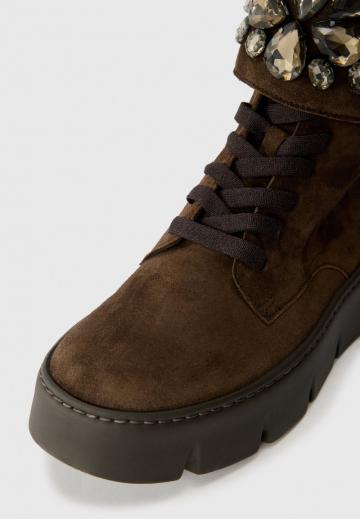 Ботинки на шнуровке