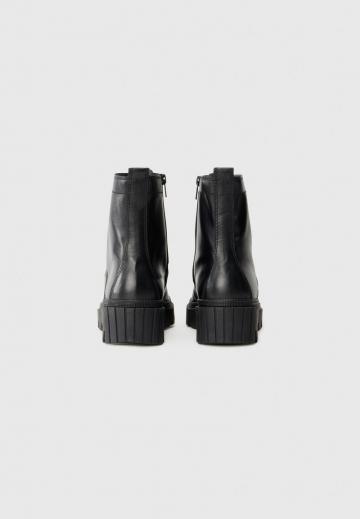 Сапожки на танкетке