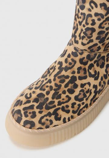 Сапожки на танкетке