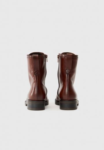 Ботинки на шнуровке