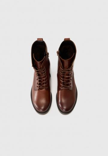 Ботинки на шнуровке