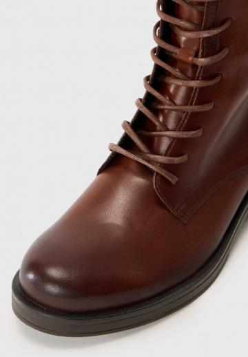 Ботинки на шнуровке