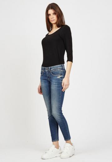 Короткие джинсы