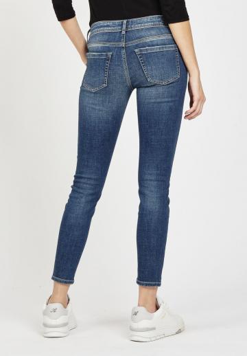 Короткие джинсы