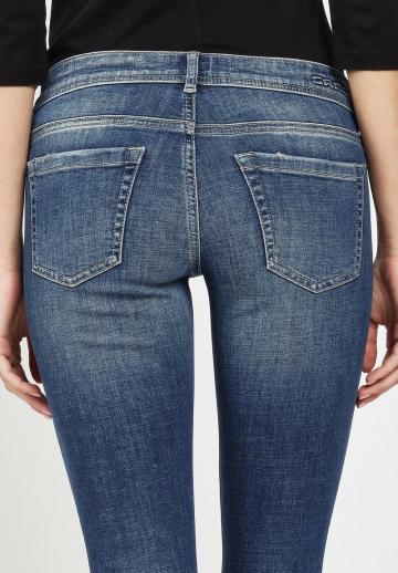 Короткие джинсы