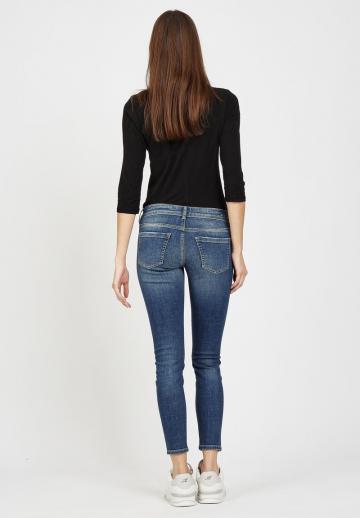 Короткие джинсы