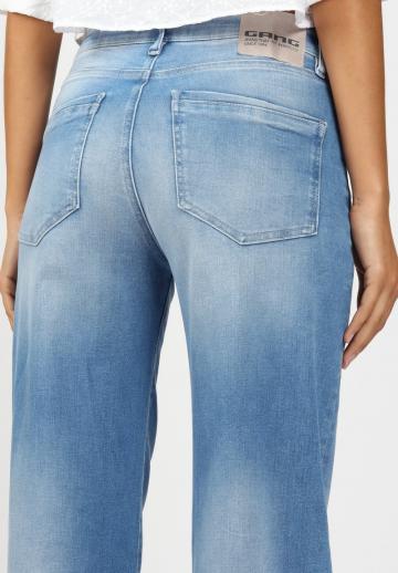 Свободные джинсы