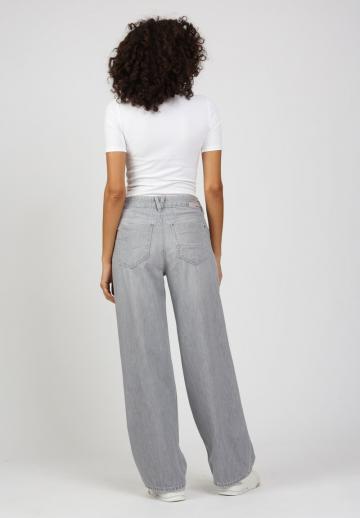 Свободные джинсы