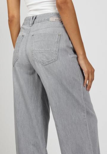 Свободные джинсы