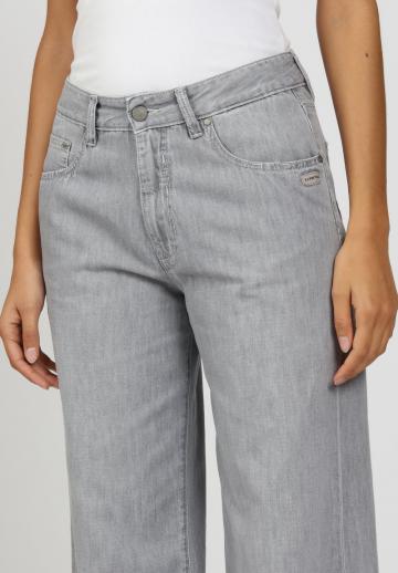 Свободные джинсы