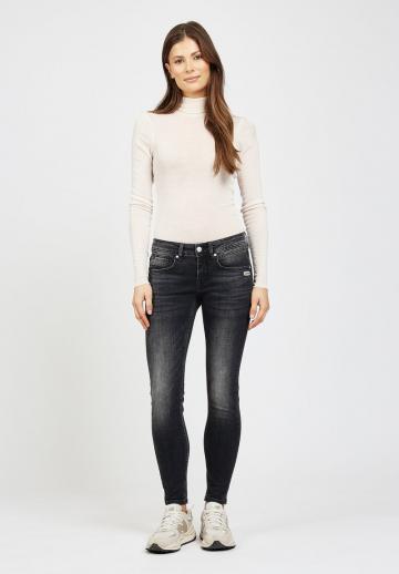 Узкие джинсы