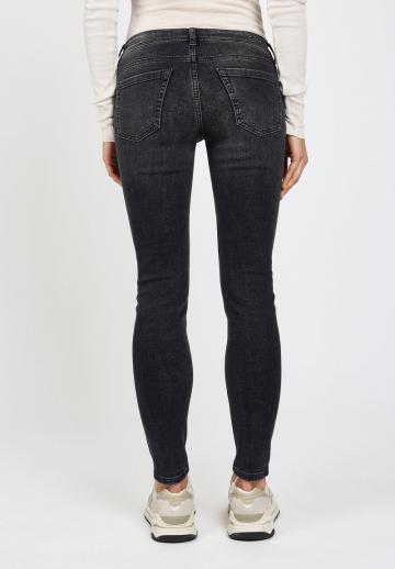 Узкие джинсы