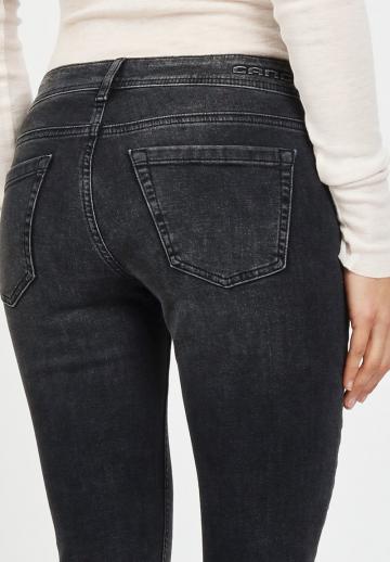 Узкие джинсы