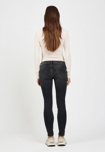 Узкие джинсы