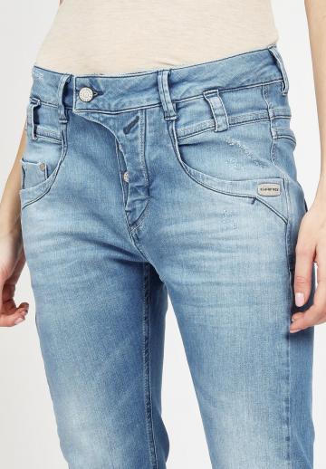 Короткие джинсы