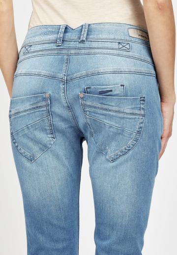 Короткие джинсы