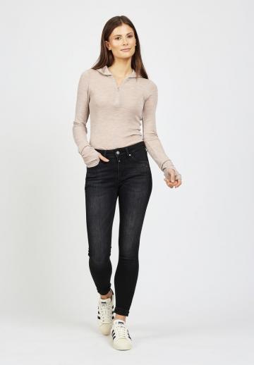 Узкие джинсы