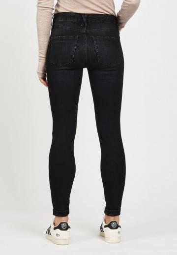 Узкие джинсы