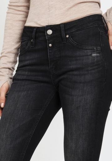 Узкие джинсы