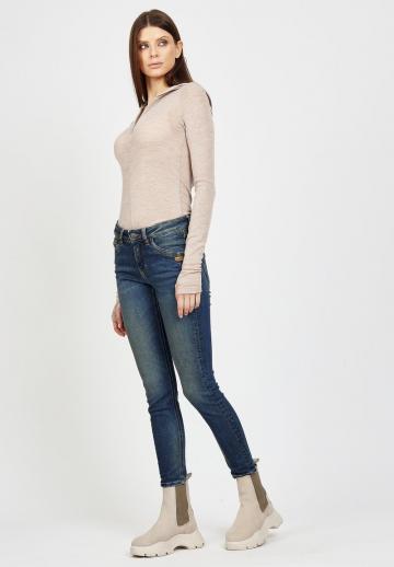 Узкие джинсы