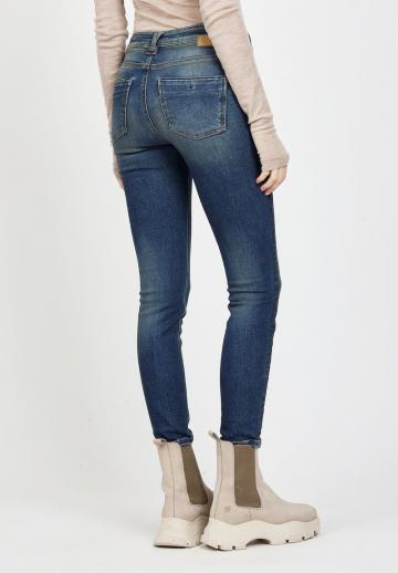 Узкие джинсы