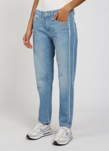 Прямые джинсы