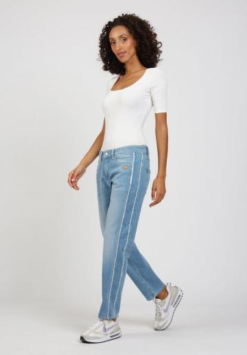 Прямые джинсы