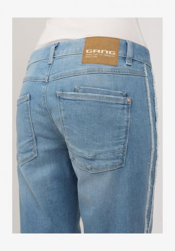 Прямые джинсы