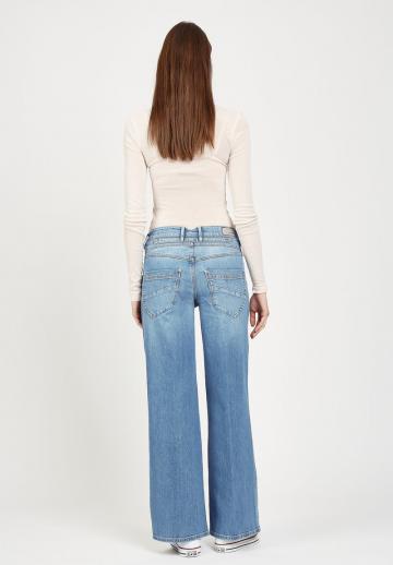 Клешеные джинсы