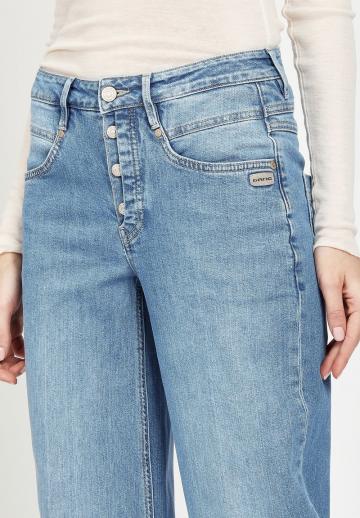 Клешеные джинсы