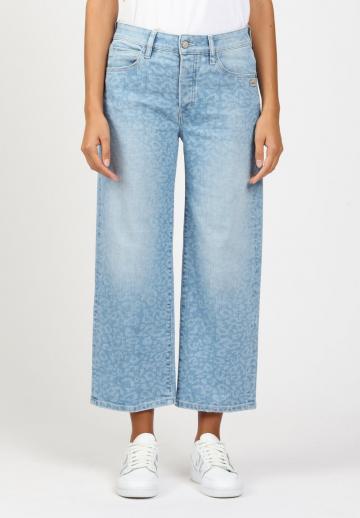 Короткие джинсы