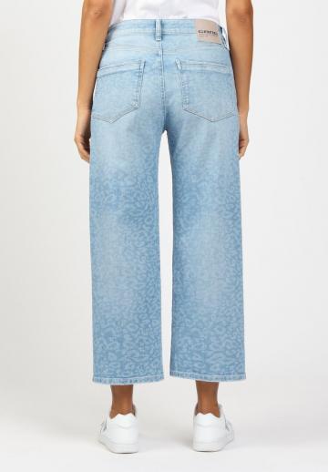 Короткие джинсы