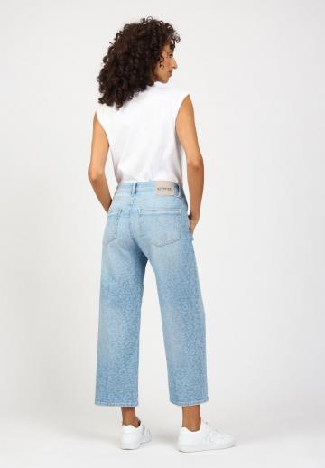 Короткие джинсы