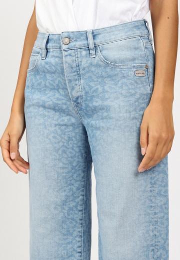 Короткие джинсы