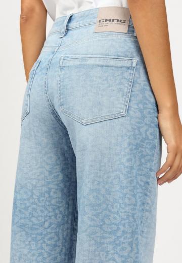 Короткие джинсы