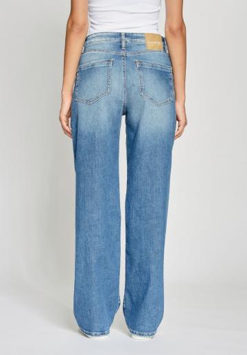 Прямые джинсы