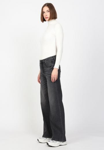 Клешеные джинсы