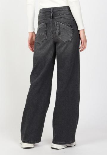 Клешеные джинсы